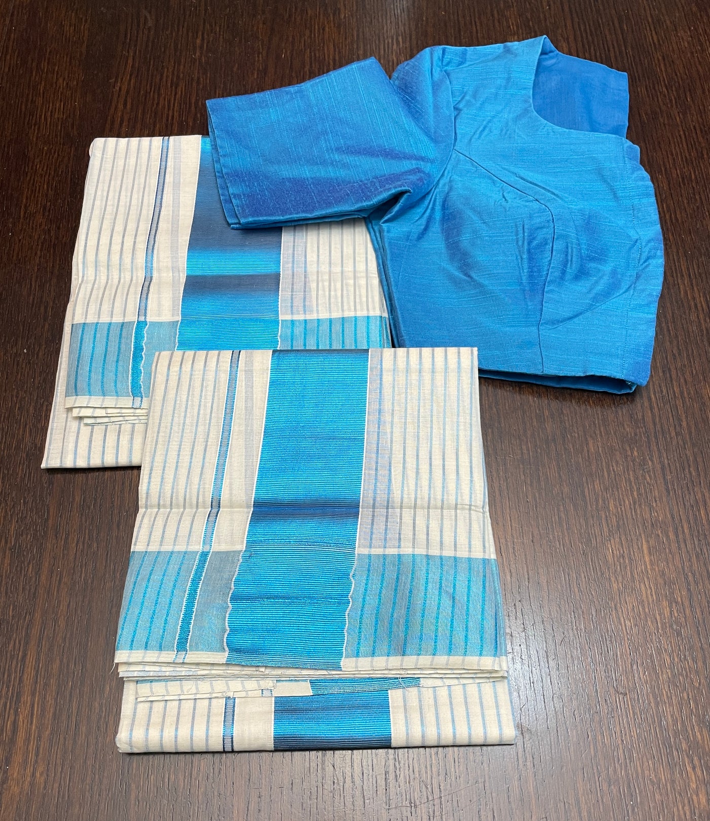 Blue copper lines Set Mundu